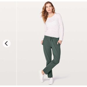 Lululemon On The Fly Pant size 8